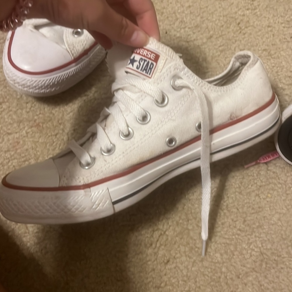 Converse barely used. - Picture 3 of 4